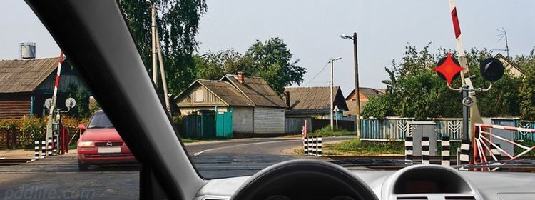 Переезд — смотрим только на сигналы: ПДД на экзамене проигнорировали 49%