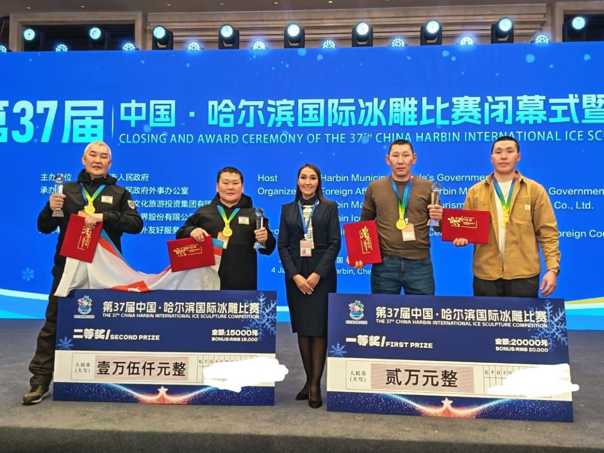 Команды из Якутска стали призёрами международного конкурса ледовых скульптур в Харбине
