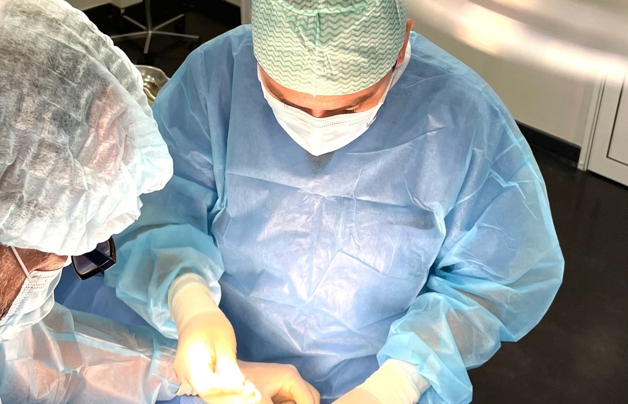 У женщин в 3 раза чаще: хирург Хатипов объяснил, почему образуются камни в желчном пузыре — и как этого избежать