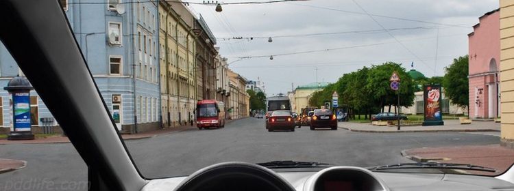 Перекрёсток больше не занимать: как быть, если образовался затор — на экзамене по ПДД ошибаются 71%