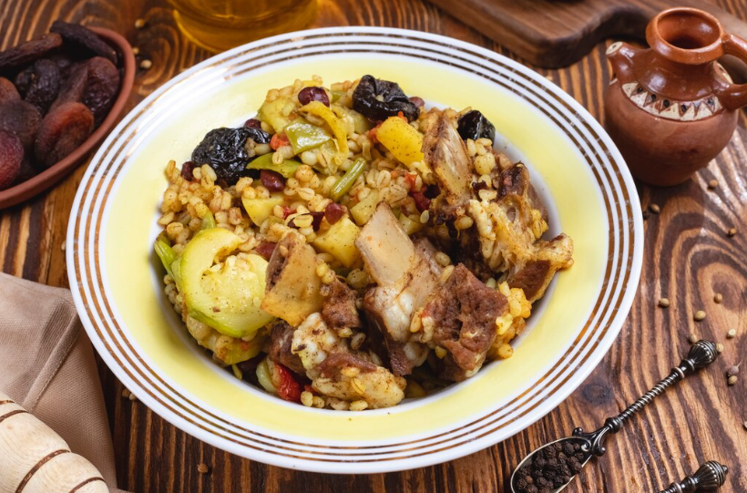 Легендарное азербайджанское блюдо: фруктовый откидной плов — дети съедают всю кастрюлю за 5 минут