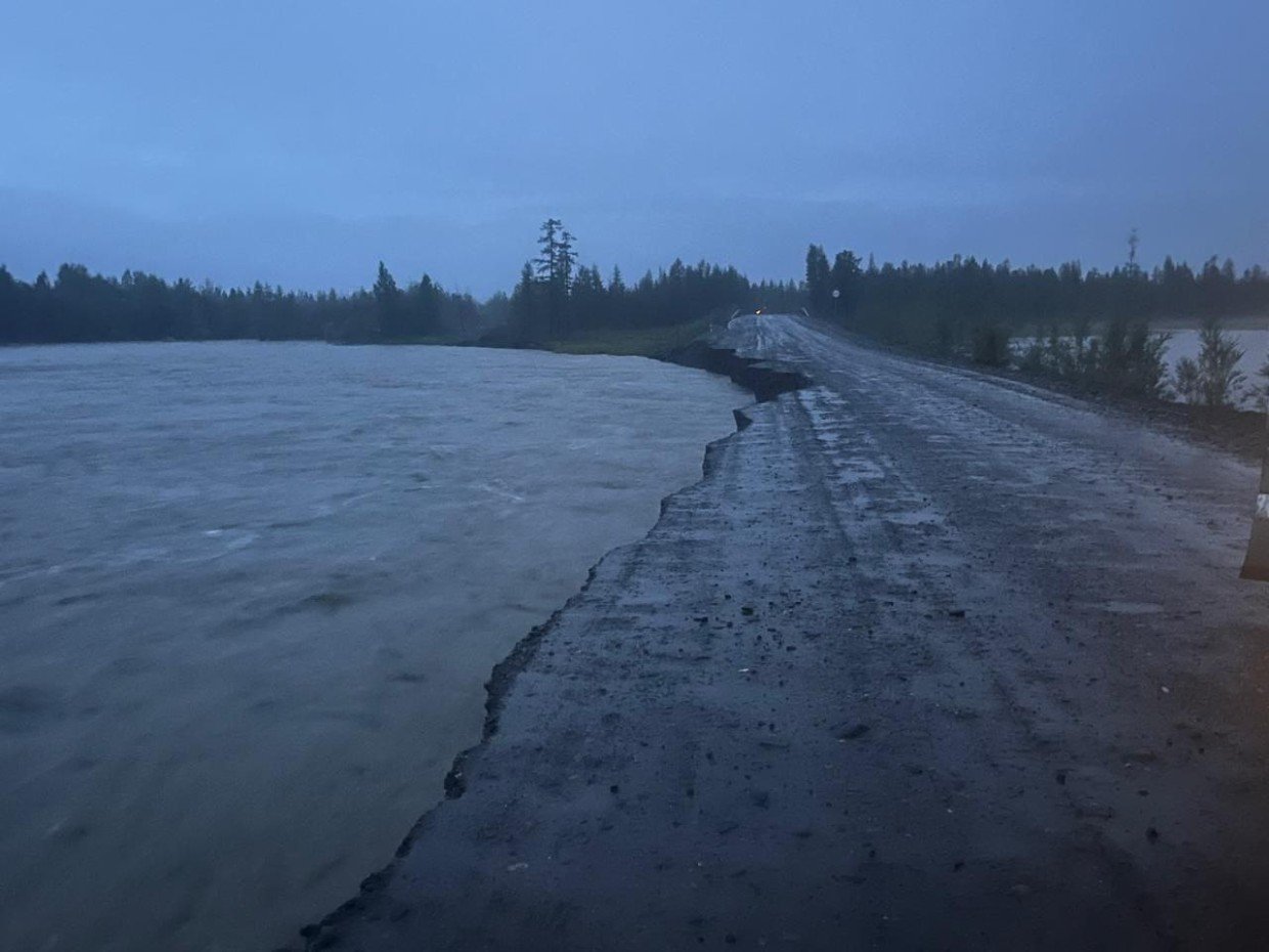 В Якутии из-за плохой дороги сотрудник предприятия получил перелом позвоночника
