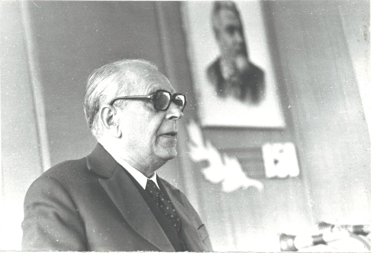 Интеллектуальное сито академика Лихачева: 4 фразы-маркера, которые выдают необразованную женщину — слышим их каждый день