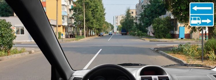 Автобусная полоса против течения — куда теперь деваться: 86% ответить не смогли и пошли на пересдачу экзамена по ПДД