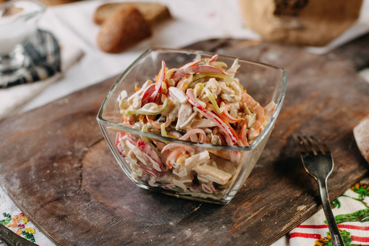 Салат «Корейский краб» на Старый Новый Год 2026: идеальное сочетание остроты и нежного сливочного вкуса — гениальный рецепт