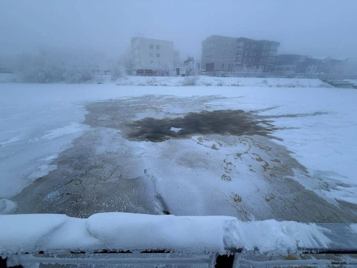 На озере Талое ликвидируют последствия аварии на канализации. Компания-виновник назвала причины