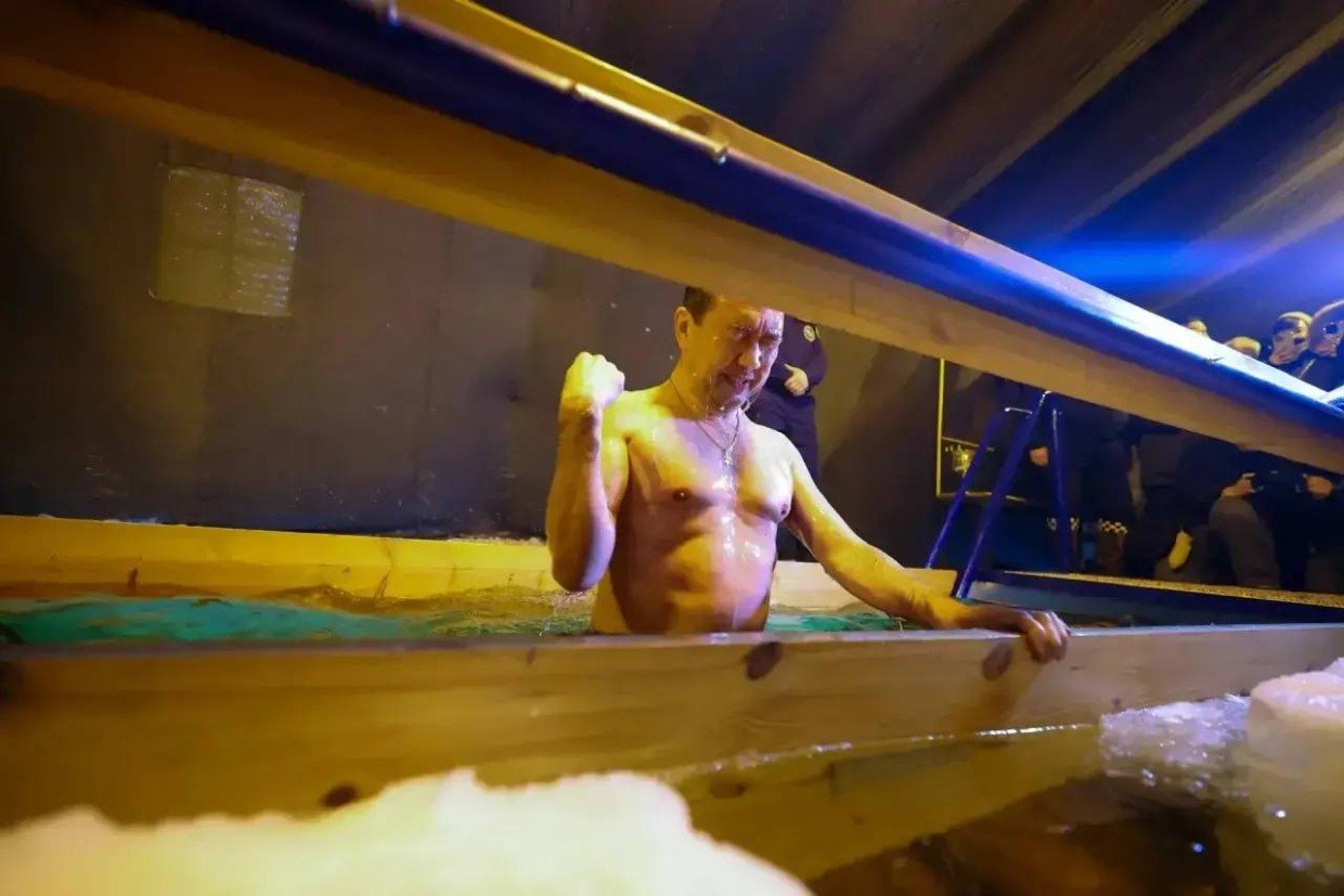 Глава Якутии Айсен Николаев окунулся в освященную купель