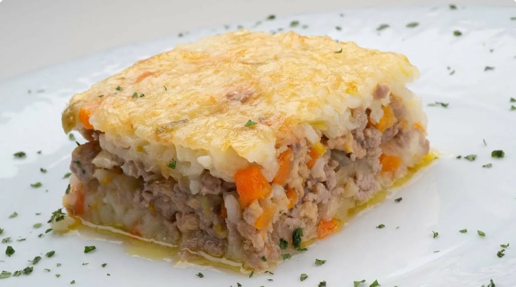 Смешала фарш и яблоки: такой запеканки вы еще точно не пробовали — необычный рецепт