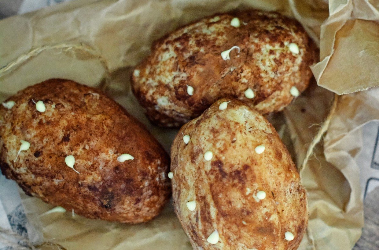 Пирожное а-ля «Картошка» по-домашнему: нежное, шоколадное — на готовку всего 20 минут