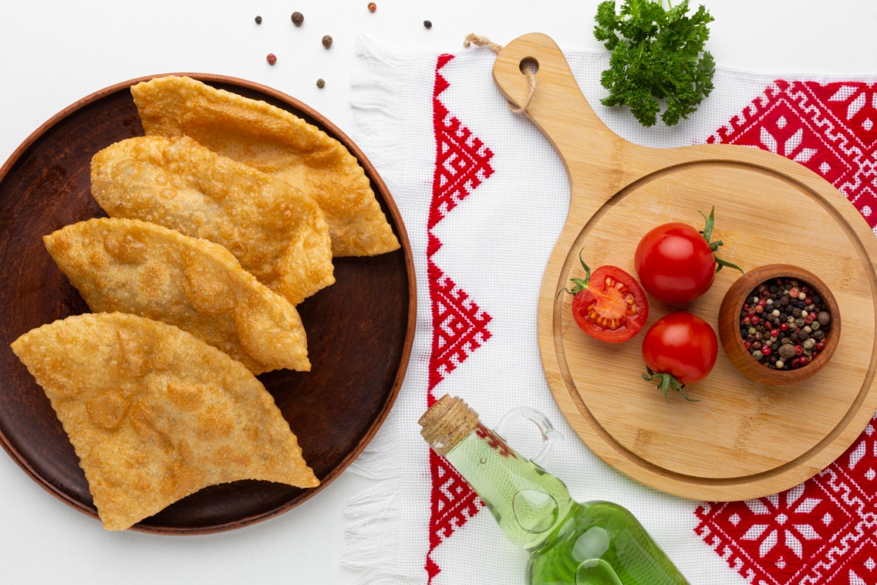 Идеальные «Посикунчики»: старинный рецепт пирожков — сочные, с хрустящей корочкой и брызгающиеся соком