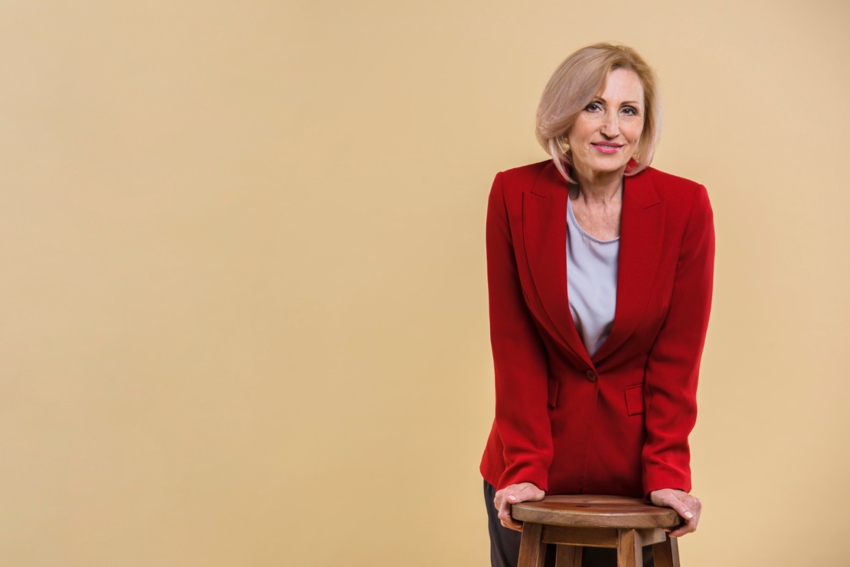 Не женщина, а тетка — из-за этих 3 деталей вы выглядите старше и угрюмее, чем на самом деле