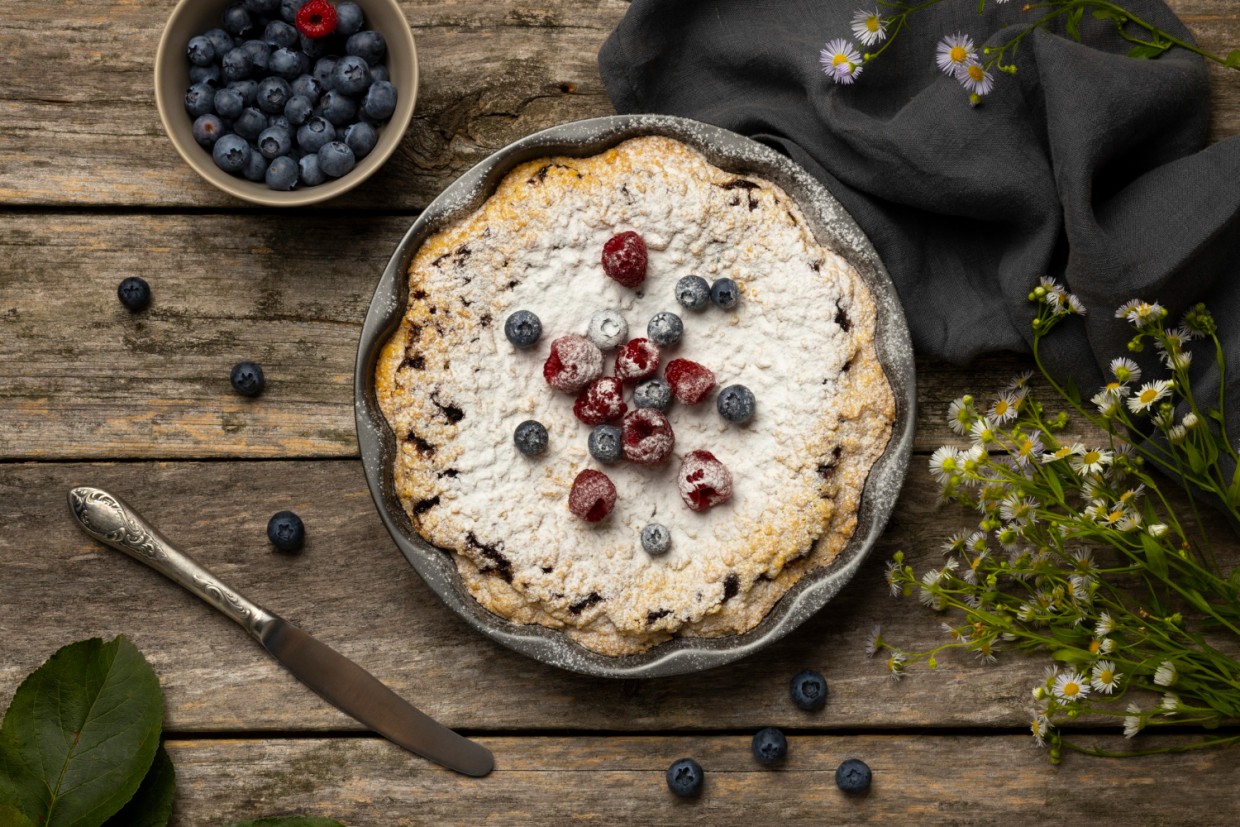 Трёхслойное удовольствие: вкуснейший пирог с творогом на скорую руку — просто тает во рту