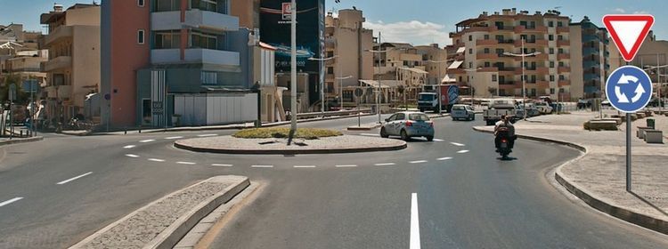 Круговое движение глазами новичка — дилемма кольца: 59% ошибаются с выбором полосы