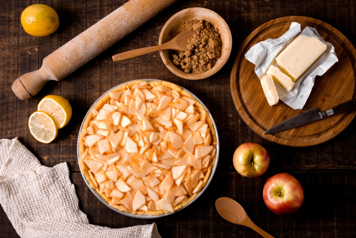 Десерт для уютного вечера: ароматный яблочный крамбл — хрустящая корочка и сочная серединка