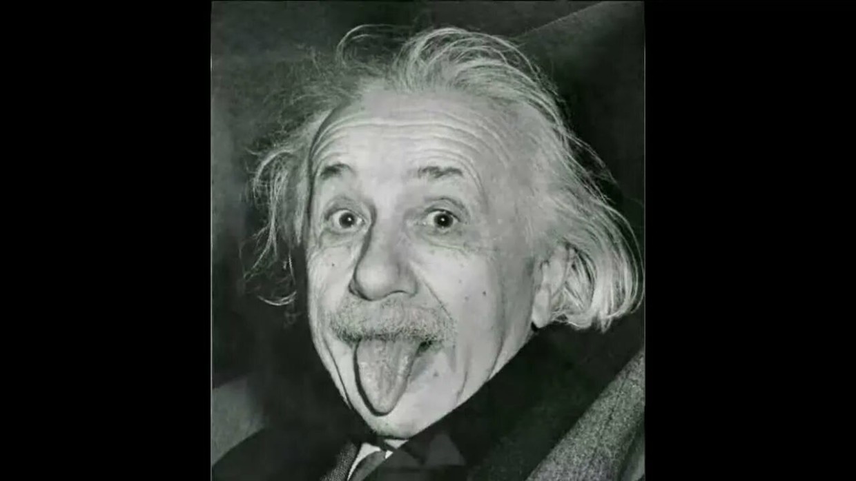 «Профессор, улыбнитесь!»: почему самое знаменитое фото Эйнштейна — с высунутым языком