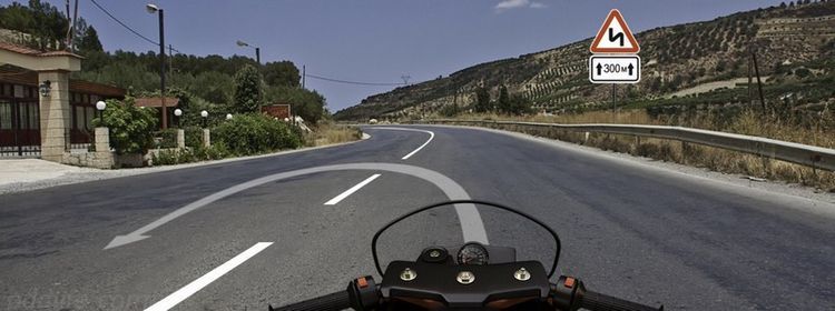 Опасный поворот — знак запугивает заранее: 68% зря перестраховываются на экзамене по ПДД