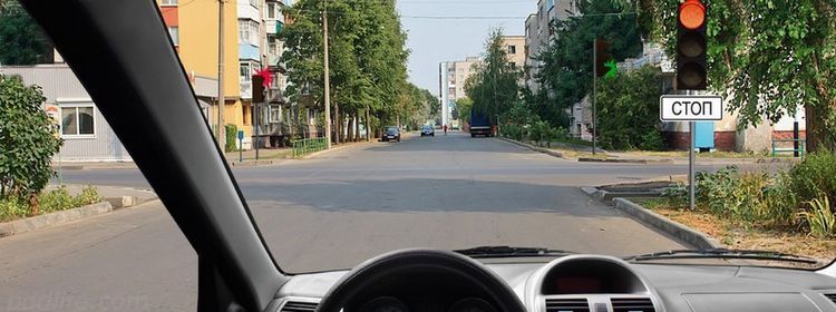 Красный подвох с табличкой: где остановиться — таки и не решили 47% сдававших экзамен по ПДД