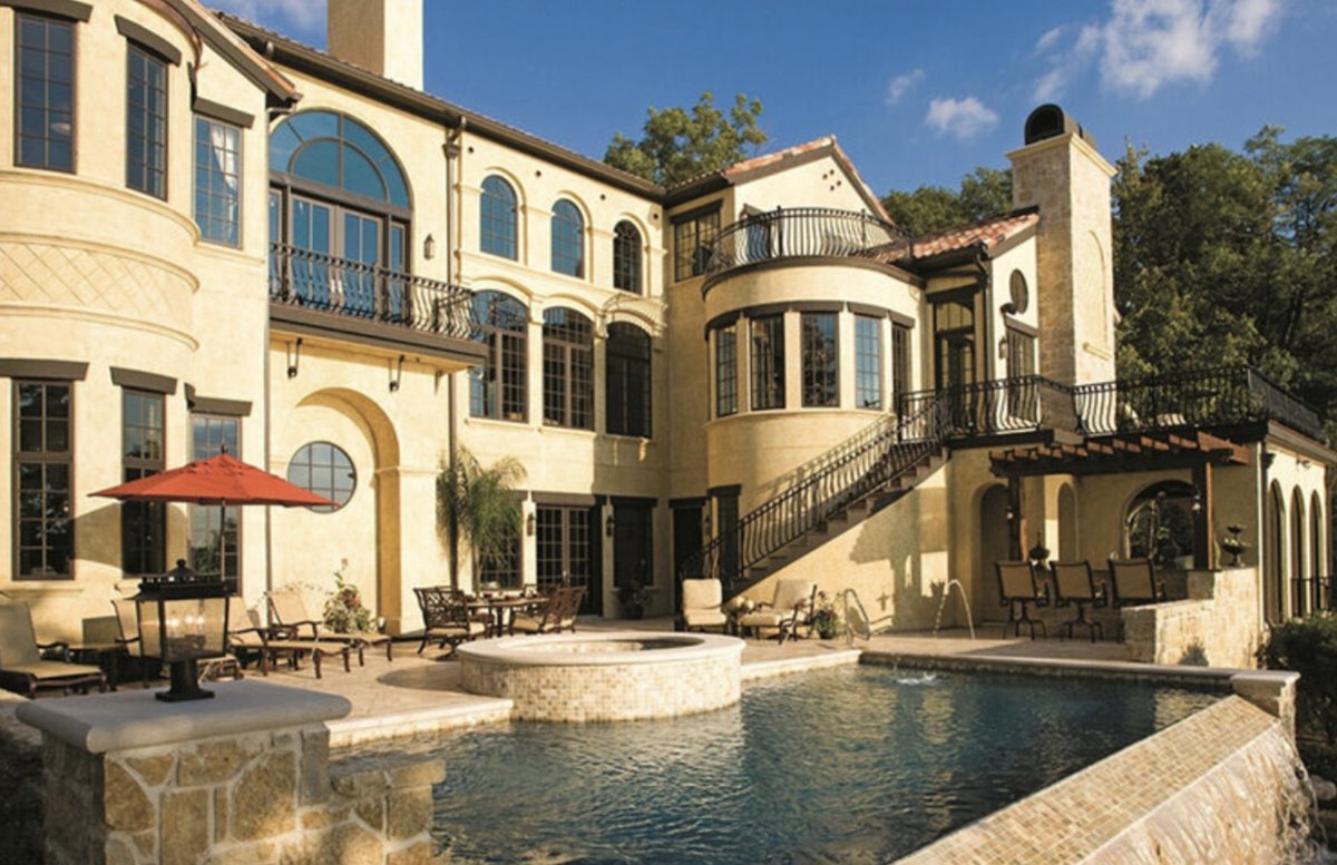 3000 метров мрамора и дерева: как выглядит особняк Алсу, который она продала перед разводом