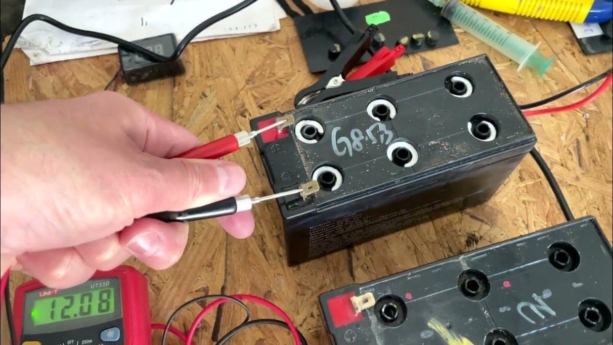 Ошибка 90% водителей: почему нельзя сдавать старый аккумулятор — его ещё можно спасти