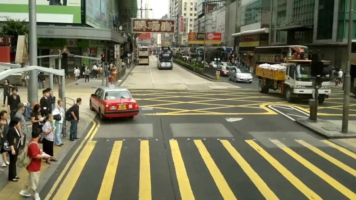 Исторический след на дорогах: почему мы ездим по правой стороне — а англичане и японцы по левой