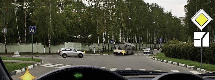 Главная — дорога, а не вы: кому уступить при повороте налево, на экзамене не смогли ответить 84%. Учите ПДД!