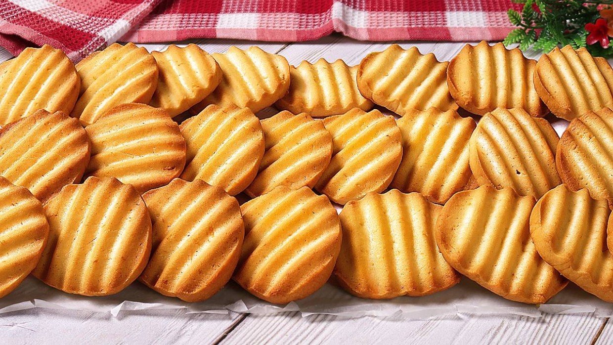 Быстро делается и всегда получается: готовим песочное печенье — за 15 минут из подручных ингредиентов