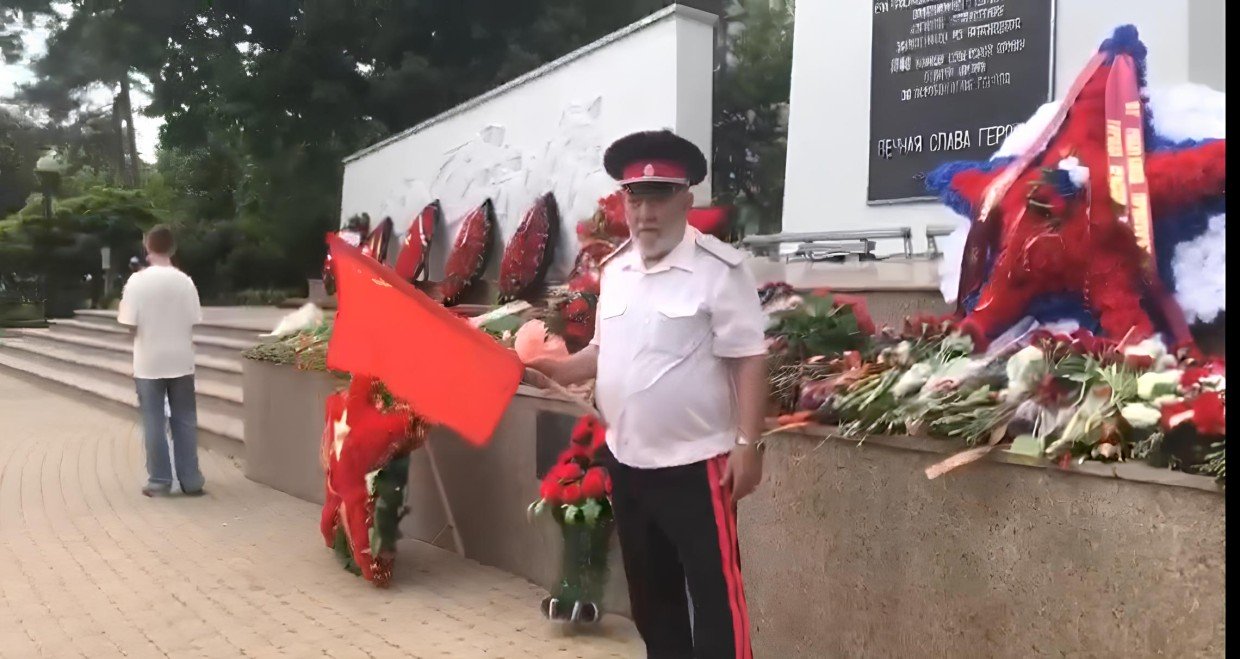 Чем занят отец Симоньян — чистокровный армянский казак ремонтировал холодильники, а сейчас ловит рыбу на пенсии