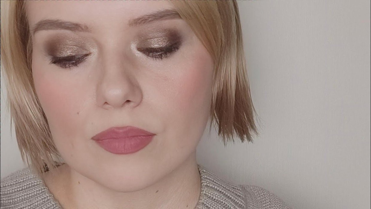 Нависшее веко — не приговор: 3 важных правила макияжа для открытого взгляда