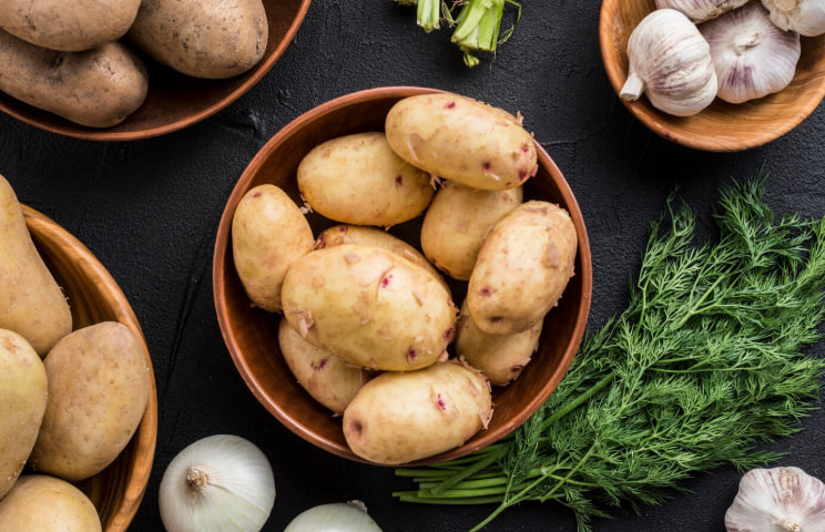 Секрет идеального картофеля: как правильно солить, чтобы блюда были потрясающими — об этом не расскажут повара