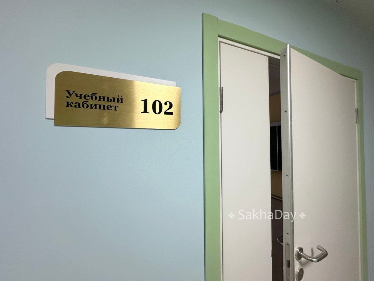 Директора «Саха политехнического лицея» пытались привлечь за мытье полов школьниками