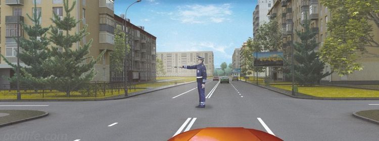 Даже регулировщик махнул рукой — неберущийся вопрос из экзамена по ПДД: 94% отвечающих бросает в дрожь