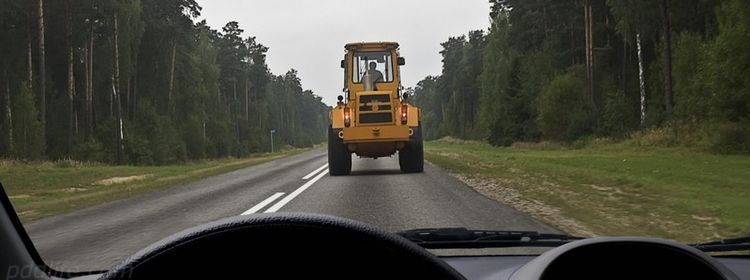 Сплошная с сюрпризом: скорость трактора не спасёт, на экзамене поспорили с ПДД 29% отвечавших — проспорили