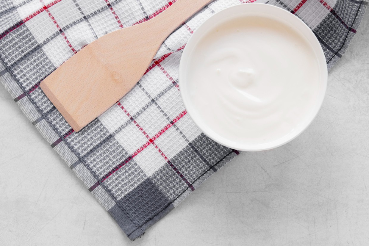 Для оладушек и блинчиков: как сделать сметану гуще — домашний лайфхак