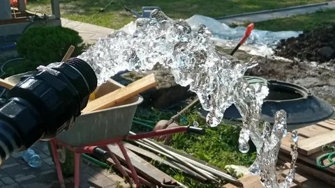 Прозрачная — не значит чистая: на какой глубине на самом деле находится питьевая вода для скважины