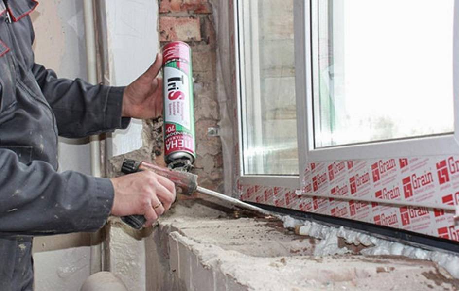 Сквозняк из-под подоконника: 2 скрытых места, которые нужно проверить, чтобы дома стало тепло