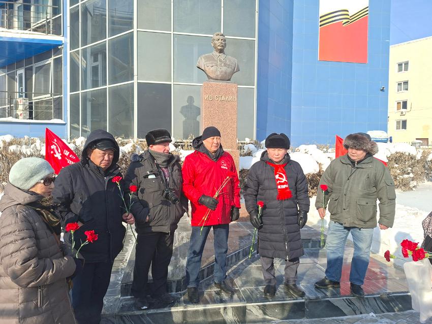 Коммунисты Якутии почтили память Иосифа Сталина