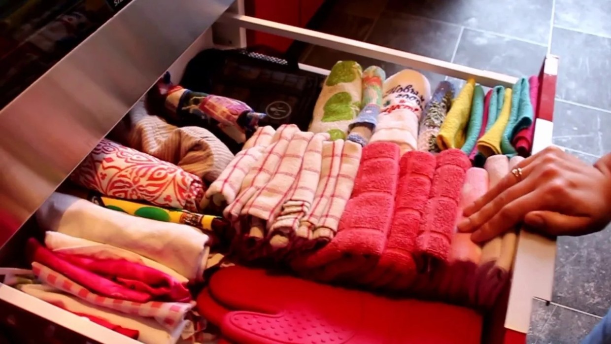 Прощайте, баулы на антресолях: как уместить все вещи в один комод по методу Мари Кондо