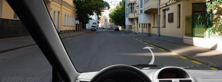 Жёлтый пунктир — запрет по умолчанию: можно или нельзя здесь оставлять машину, на экзамене по ПДД не смогли сказать 63%
