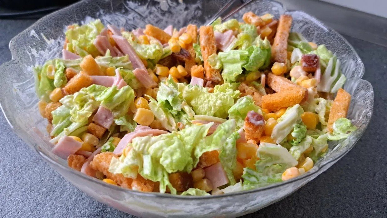 Выручит, когда гости на пороге: салат за 5 минут из фасоли и кукурузы по рецепту шеф-повара