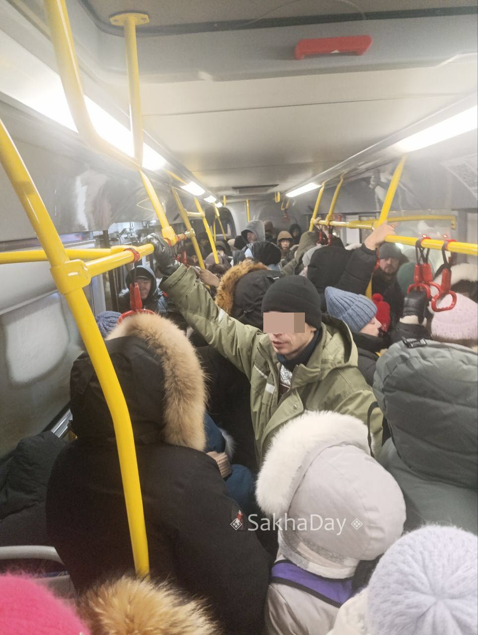 В Якутске пассажирка получила переломы после резкого торможения автобуса