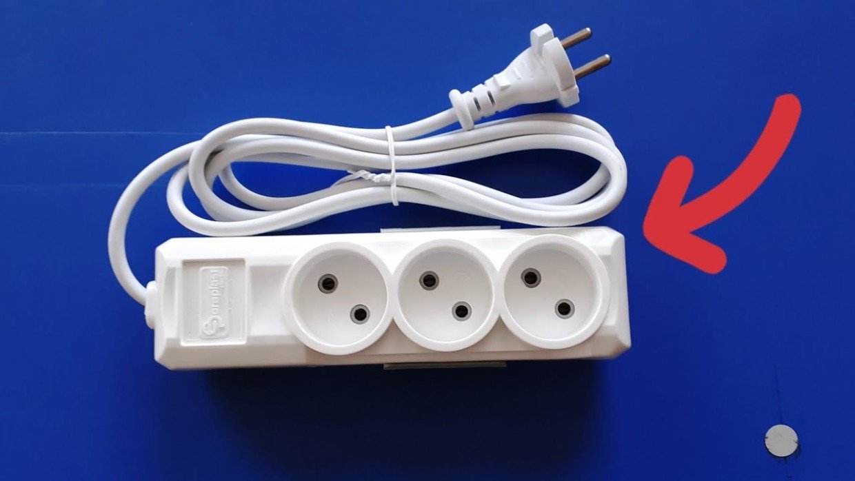 Переносим розетку за 5 минут: без штробления и работы с проводами — справятся все