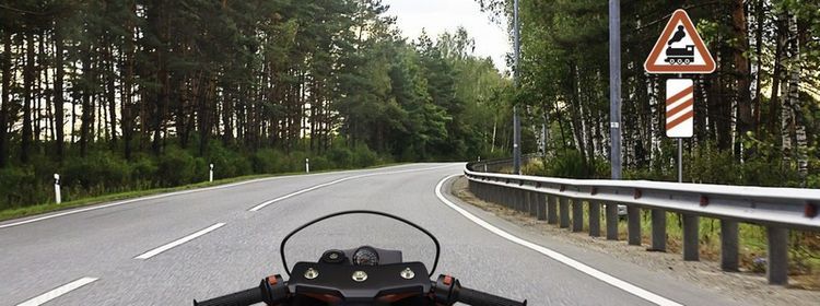 Три полоски —все, что можно посчитать, нужно посчитать: вопрос из экзамена ПДД, которому удаётся запутать до 45% отвечающих