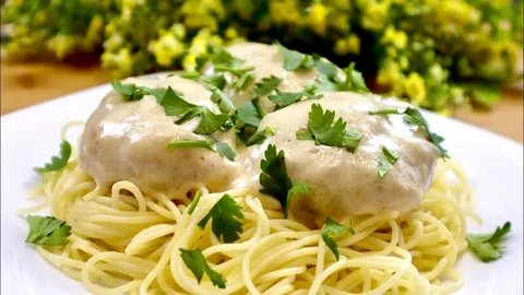 Ужин как в лучшем ресторане: готовим сочные тефтели в сливочном соусе за 30 минут