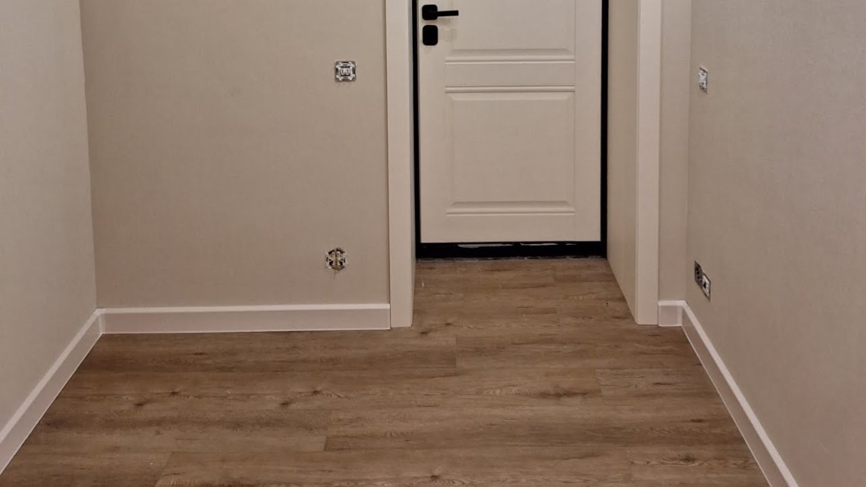 Делать или не делать: разбираемся, когда плинтуса нужны в интерьере — а когда нет