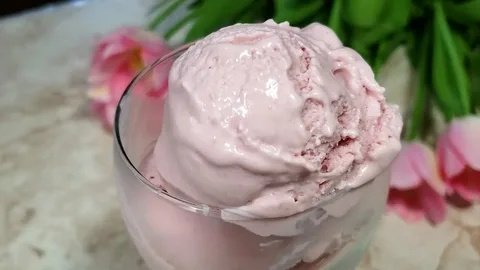 Сладкая жизнь без сахара: 3 рецепта домашнего мороженого, которые одобрит любой диетолог