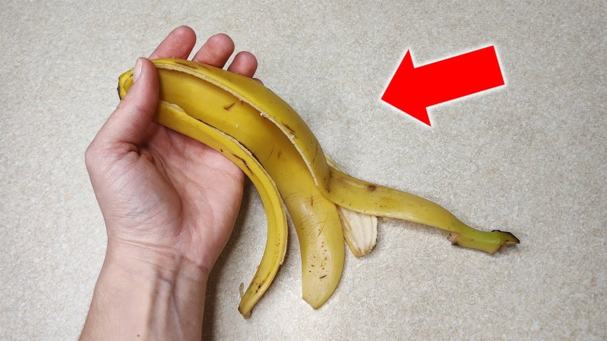 Больше не покупаю химию: делаю домашнее удобрение из банановой кожуры — и для цветения, и от вредителей