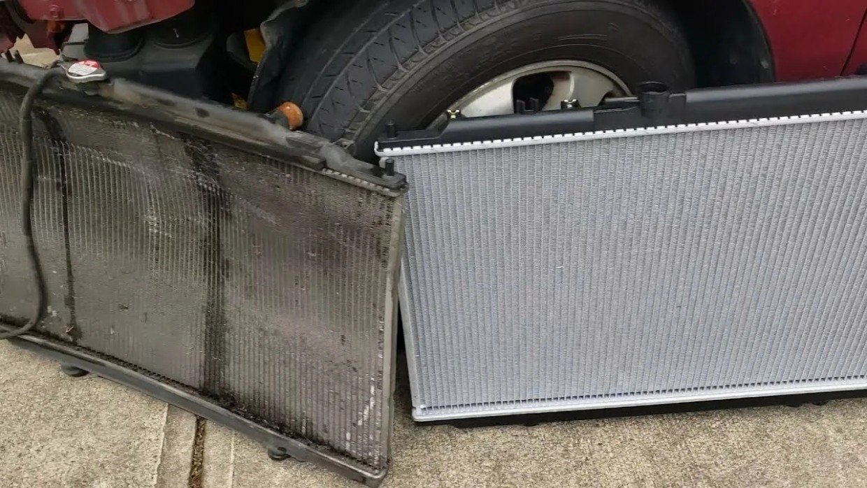 Таблетку для посудомойки — в радиатор: механик показал, как очистить печку авто до блеска без разбора