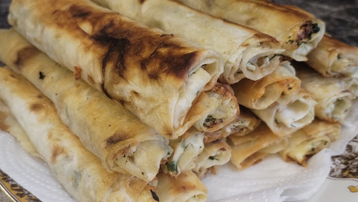 Экспресс-перекус за копейки: готовим трубочки из лаваша с двумя разными начинками