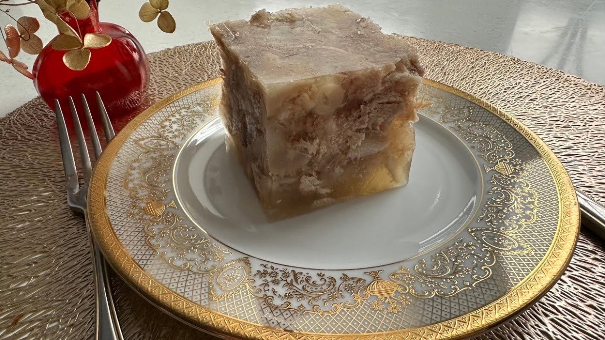 Делайте так, чтобы испортить холодец: 3 ошибки при приготовлении блюда — все новички спотыкаются на этом