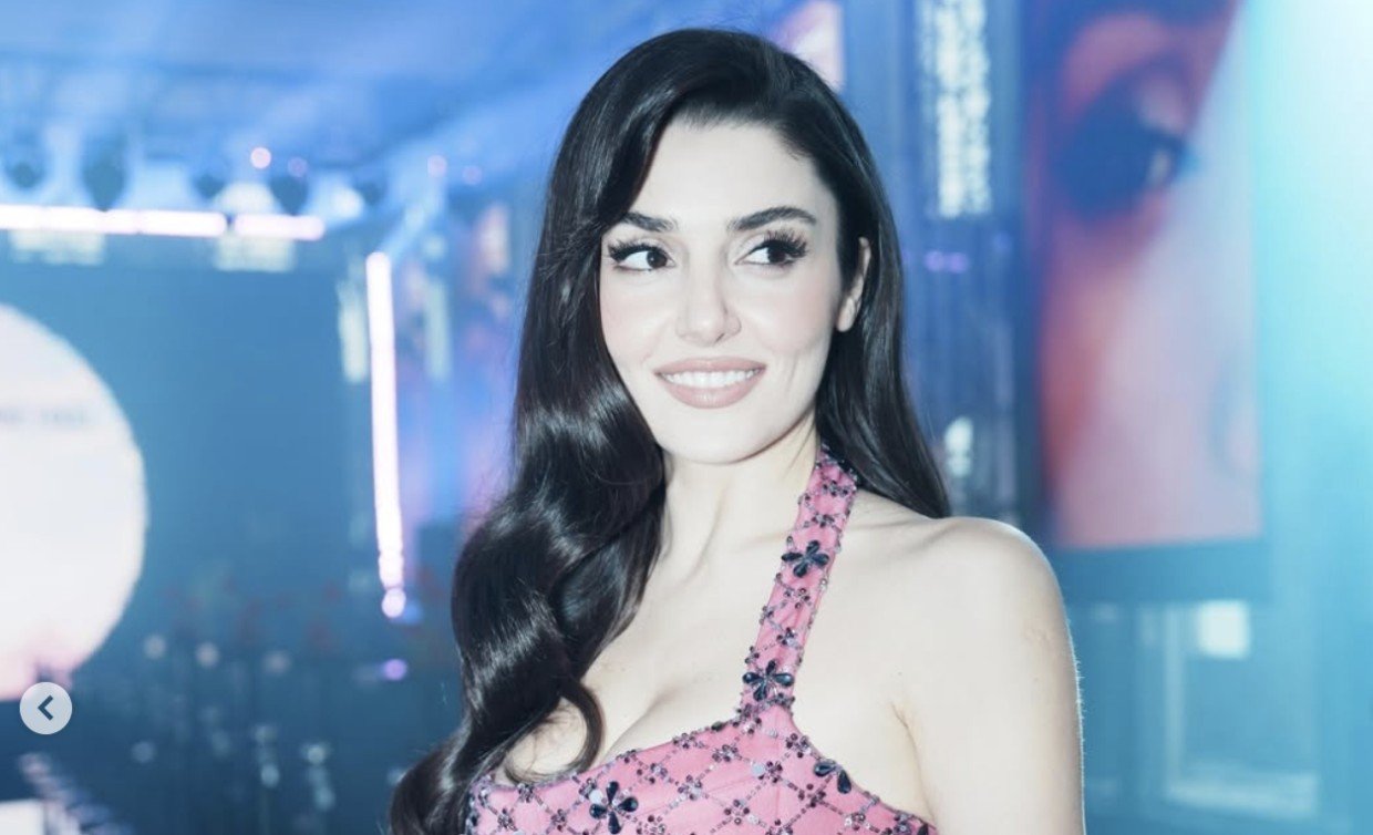 Антинаркотическое расследование в Турции: власти выдали ордер на арест Ханде Эрчел — звезды сериала «Постучись в мою дверь»